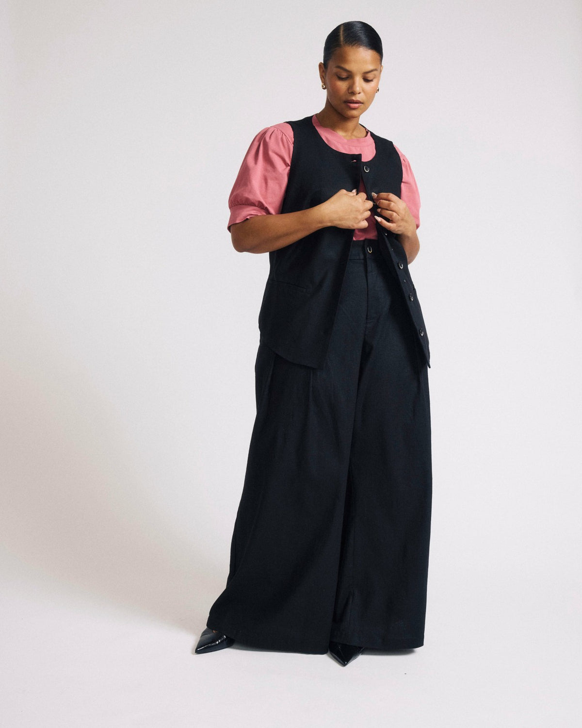 Tamsin Stretch Linen Blend Vest - Black | Universal Standard