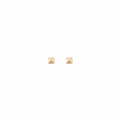 Aurate Mini Pyramid Stud Earrings | Universal Standard