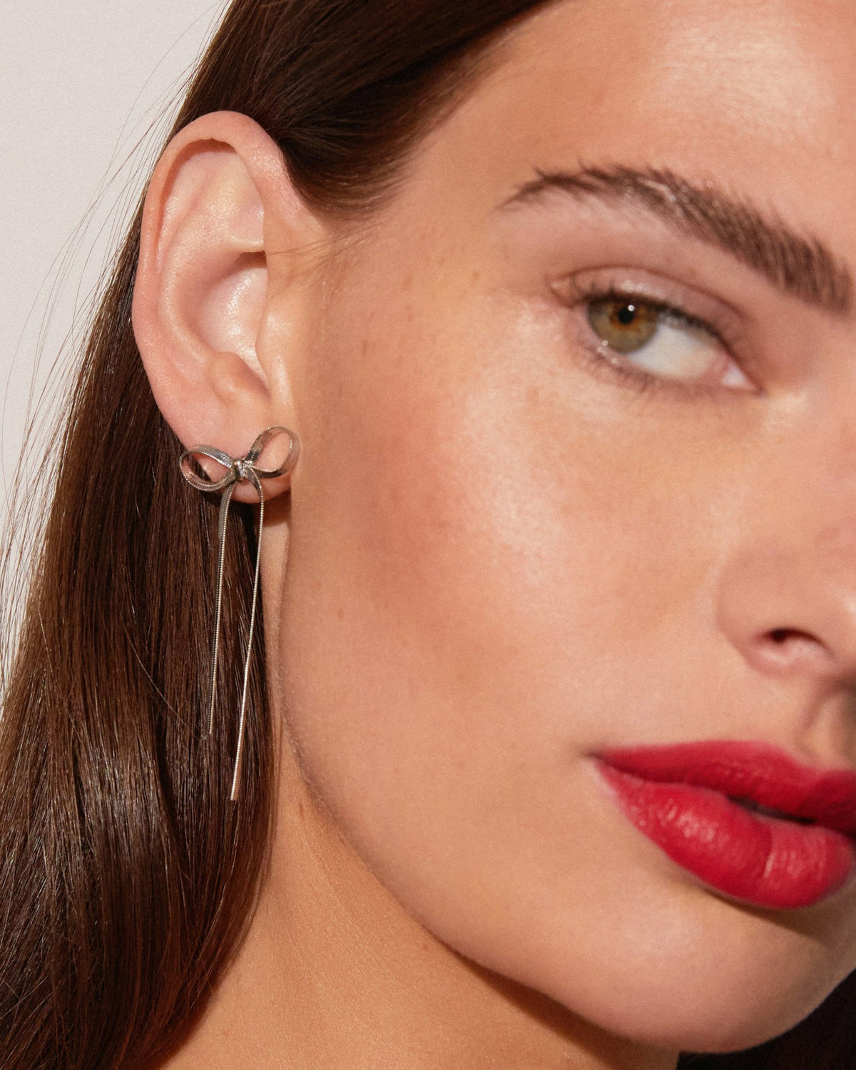 Aurate Herringbone Bow Earrings | Universal Standard