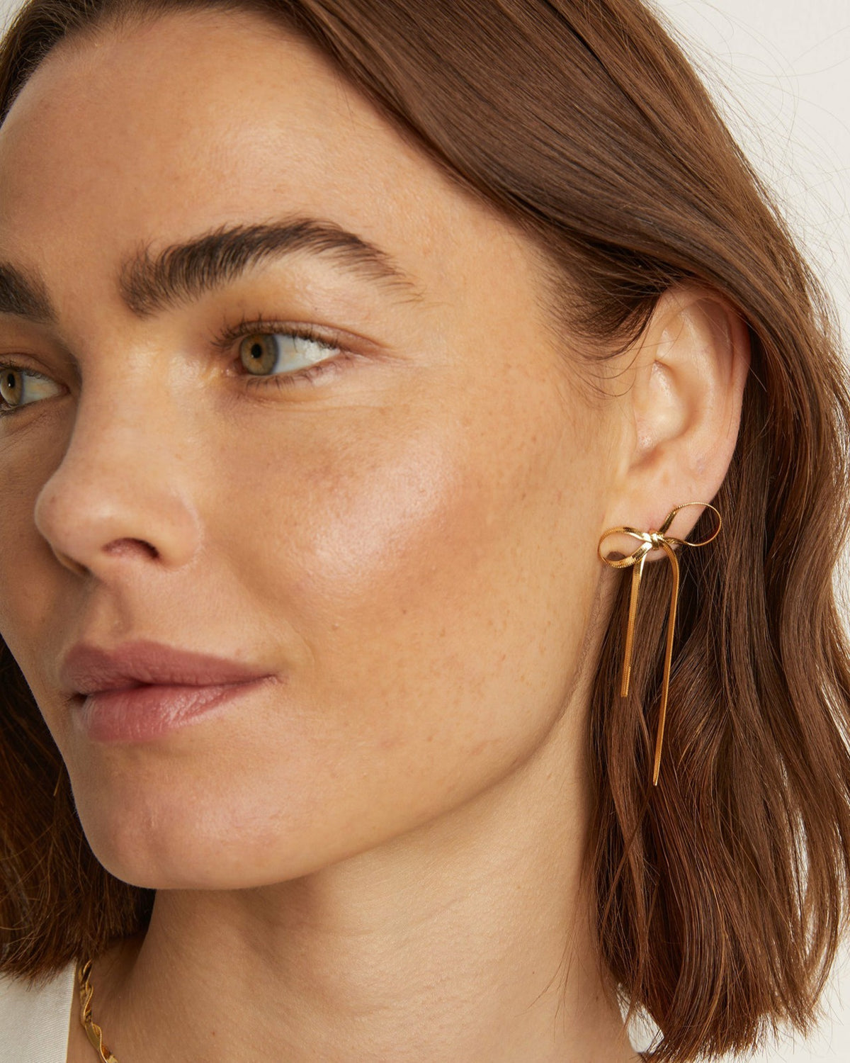 Aurate Herringbone Bow Earrings | Universal Standard