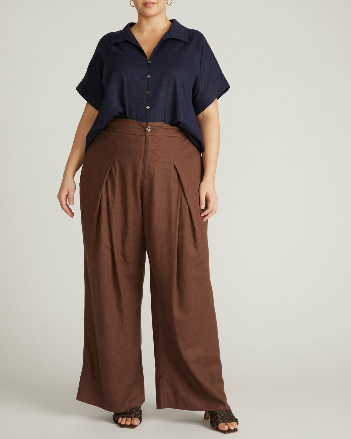 Sandy Short Sleeve Stretch Linen Blend Shirt - Navy | Universal Standard