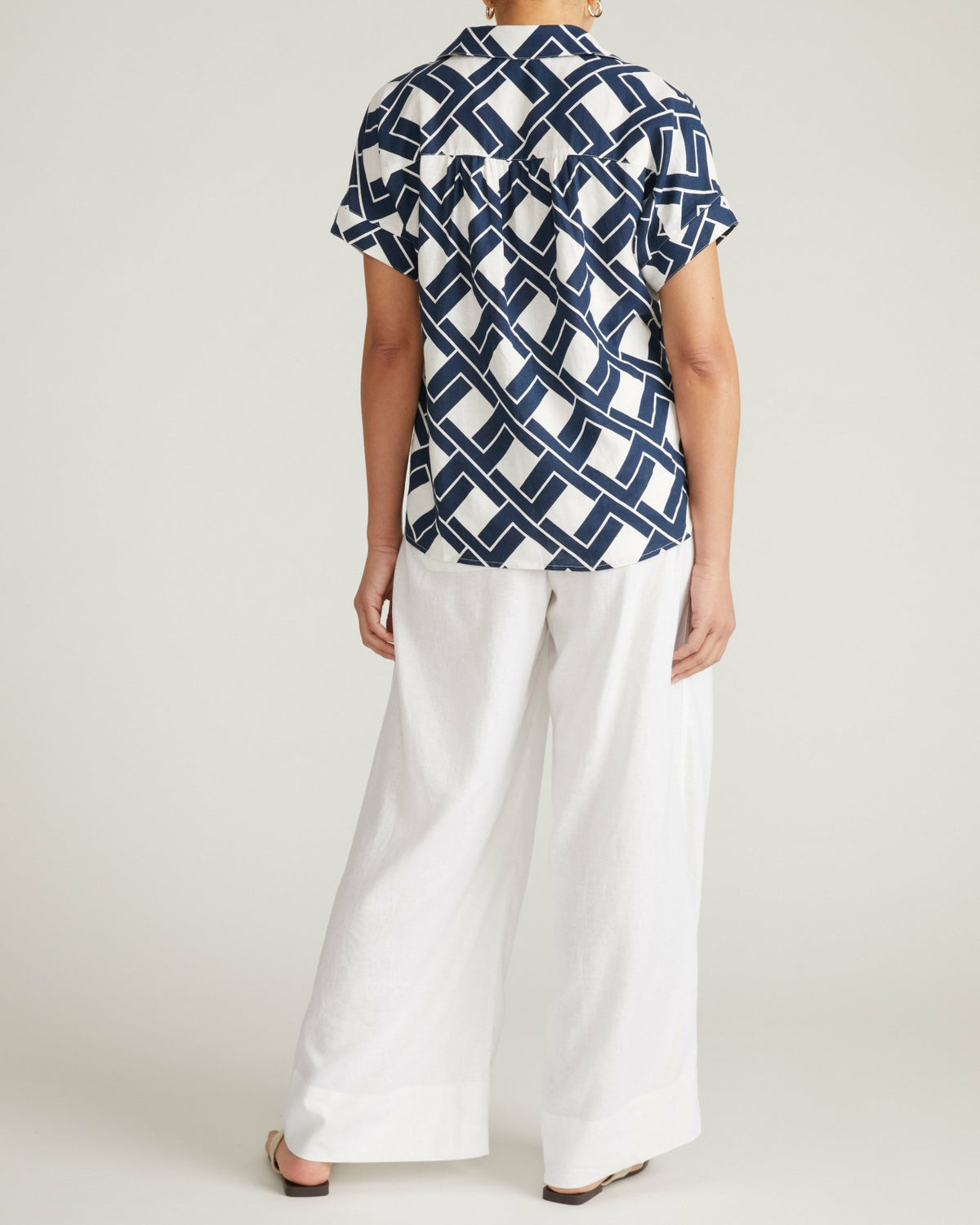 Sandy Short Sleeve Stretch Linen Blend Shirt - Geometrica Print | Universal Standard