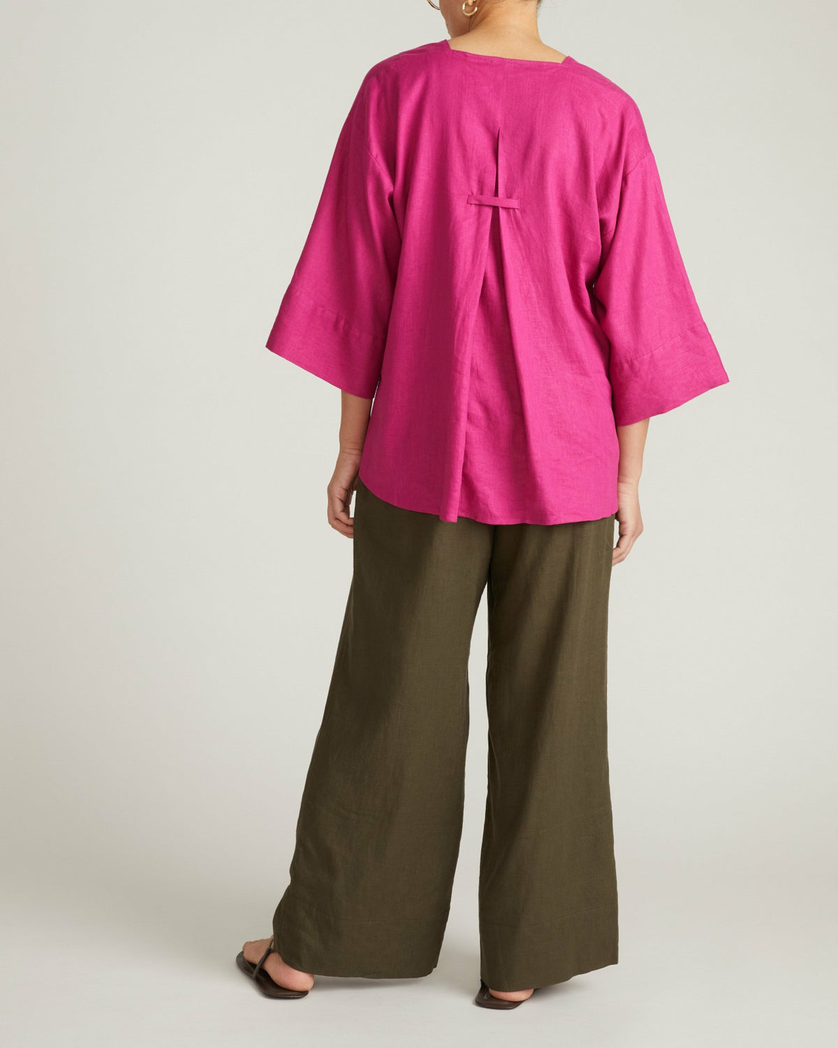 Elio V-Neck Linen Blend Top - Hyper Pink | Universal Standard