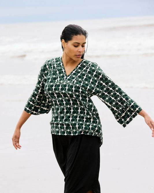 Elio V-Neck Linen Blend Top - Green Trellis Print | Universal Standard
