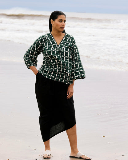 Elio V-Neck Linen Blend Top - Green Trellis Print | Universal Standard