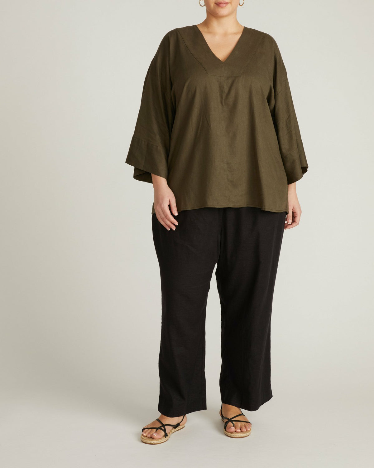 Elio V-Neck Linen Blend Top - Camo | Universal Standard