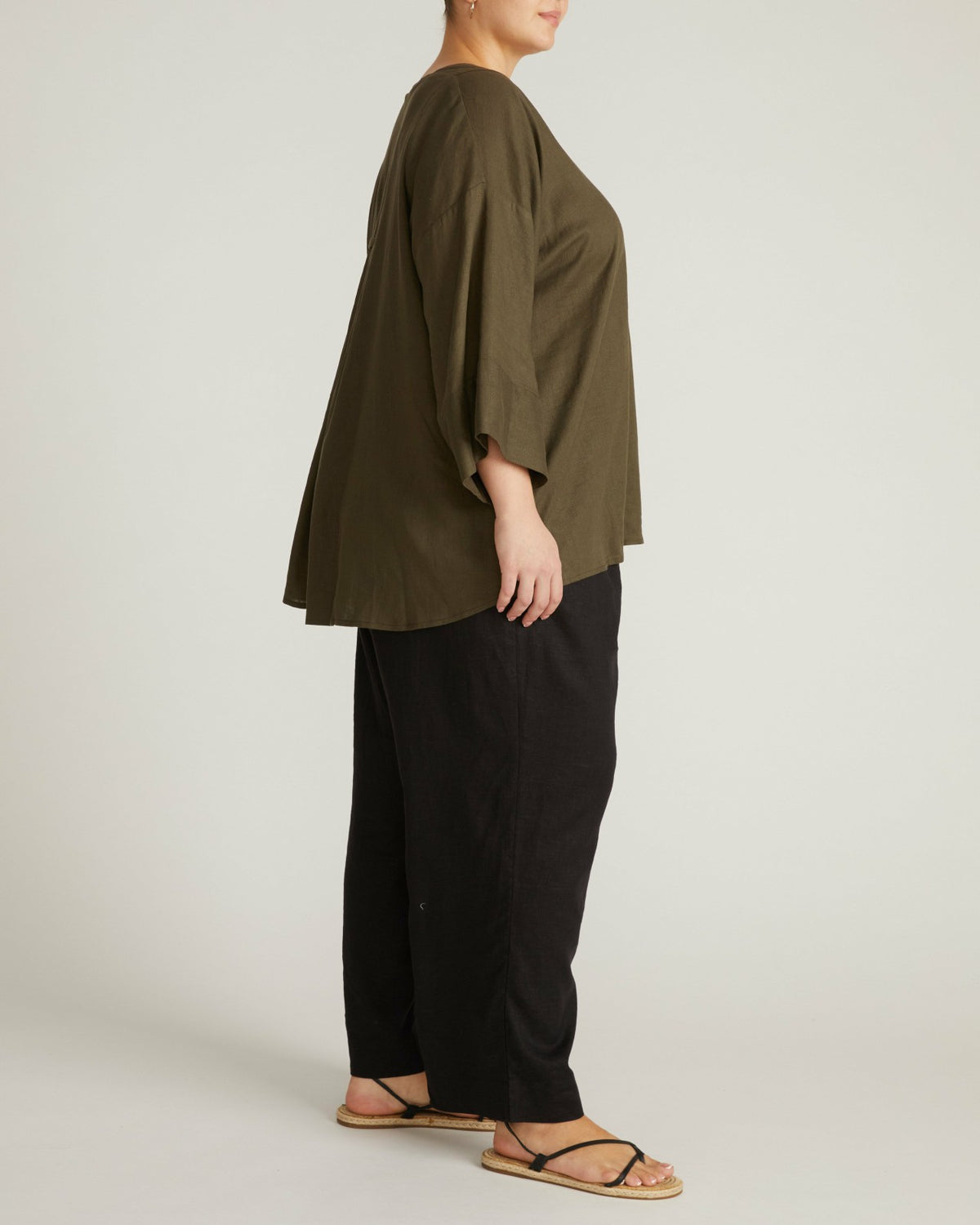 Elio V-Neck Linen Blend Top - Camo | Universal Standard