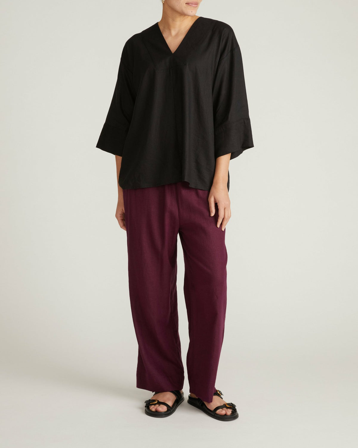 Elio V-Neck Linen Blend Top - Black | Universal Standard