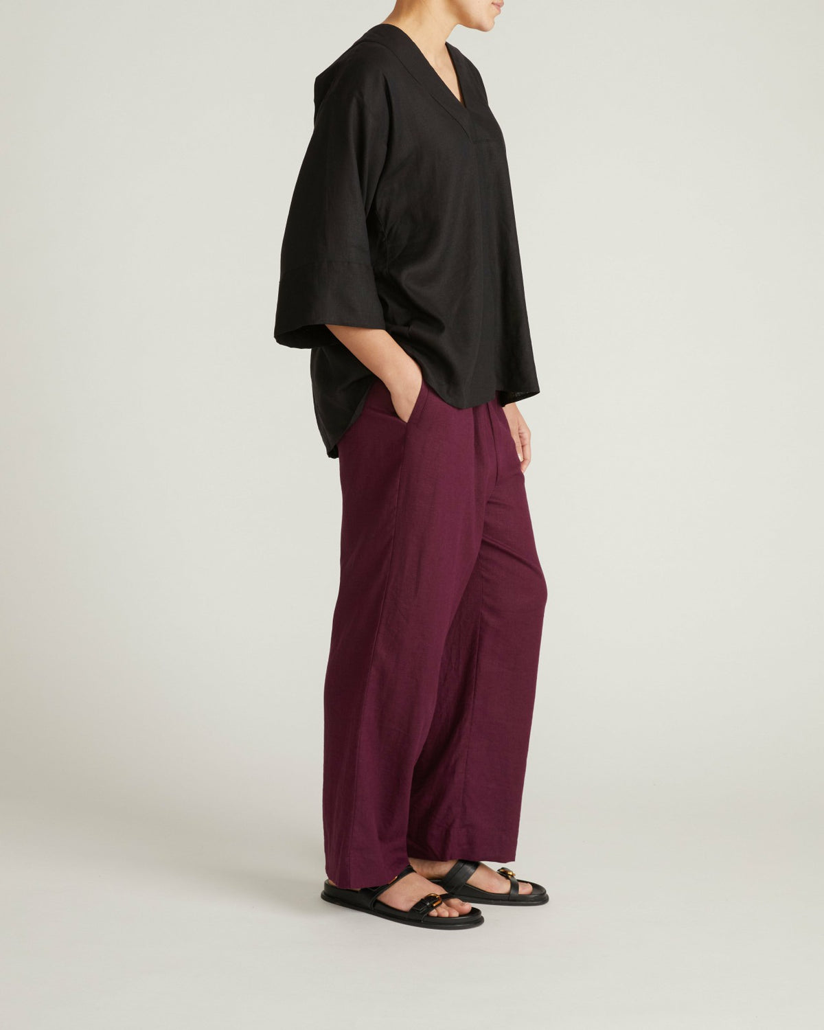 Elio V-Neck Linen Blend Top - Black | Universal Standard