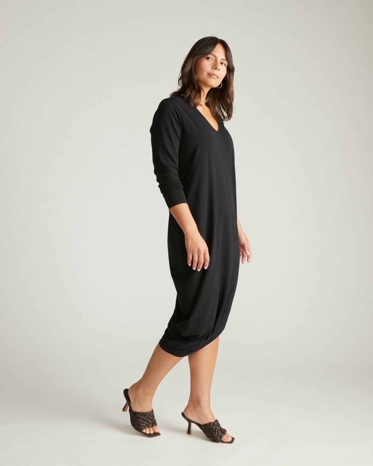 Iconic Long Sleeve V-Neck Geneva Dress - Black | Universal Standard