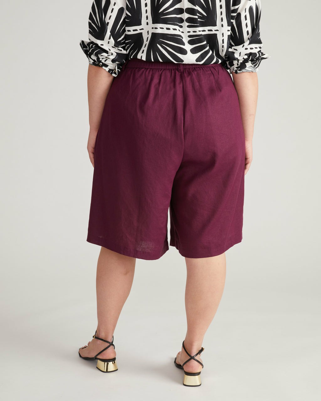 Seaport Tailored Linen Blend Short - Acai | Universal Standard
