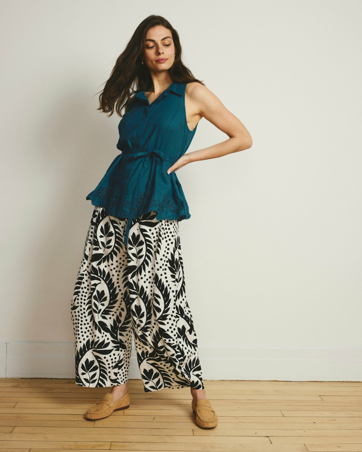 Cosma Barrel Leg Linen Blend Pants - Vine Print | Universal Standard