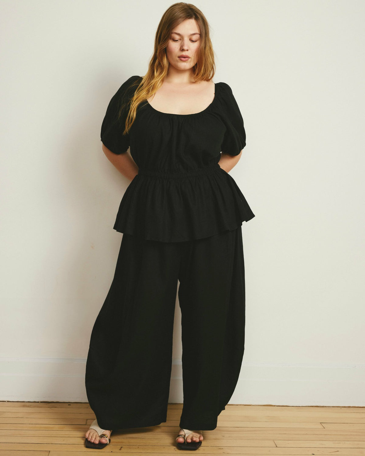 Cosma Barrel Leg Linen Blend Pants - Black | Universal Standard
