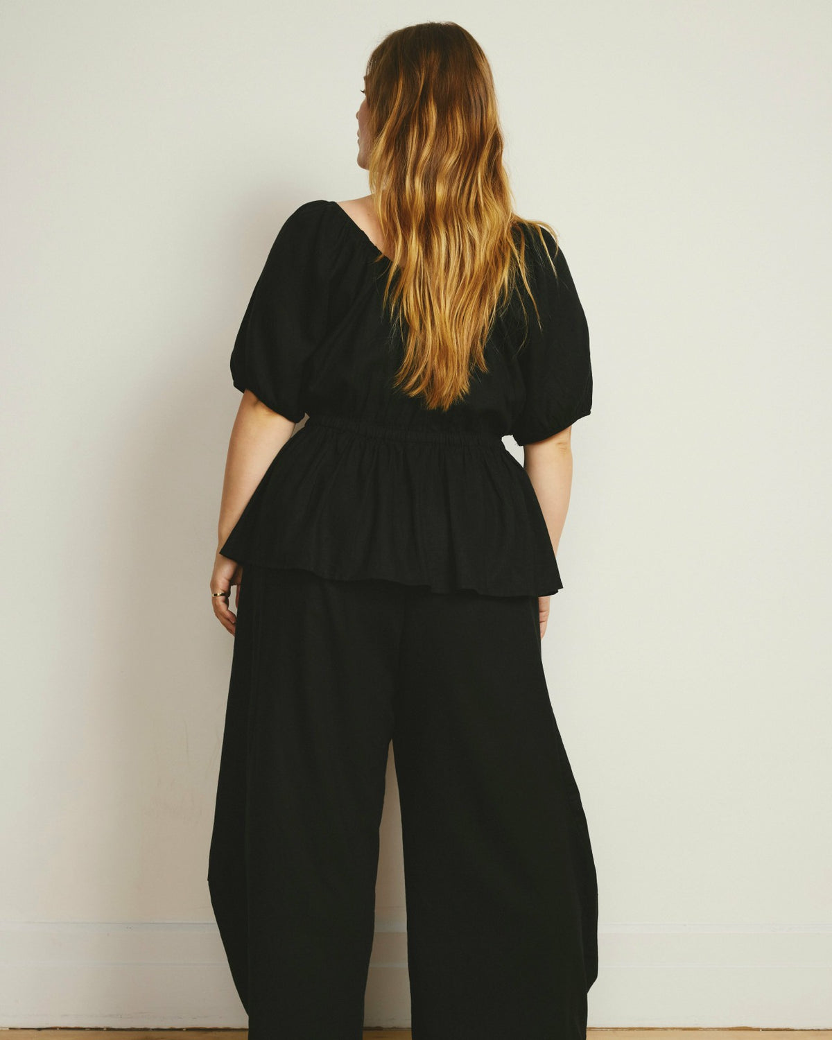 Cosma Barrel Leg Linen Blend Pants - Black | Universal Standard