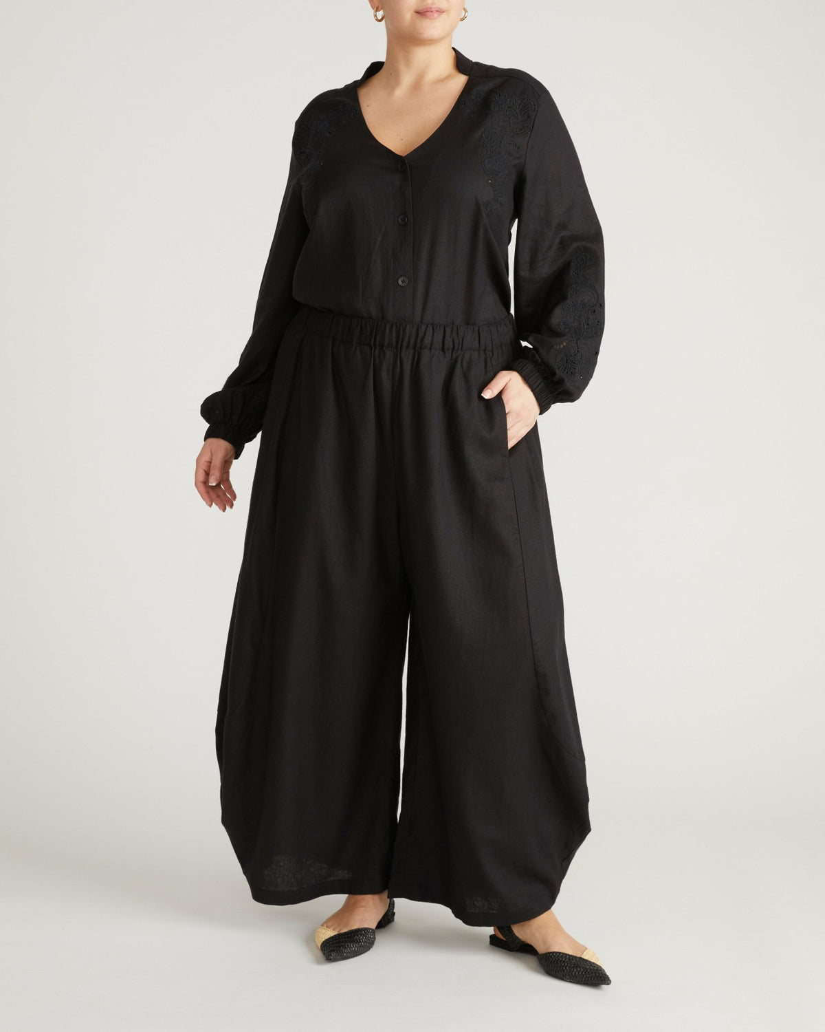 Cosma Barrel Leg Linen Blend Pants - Black | Universal Standard