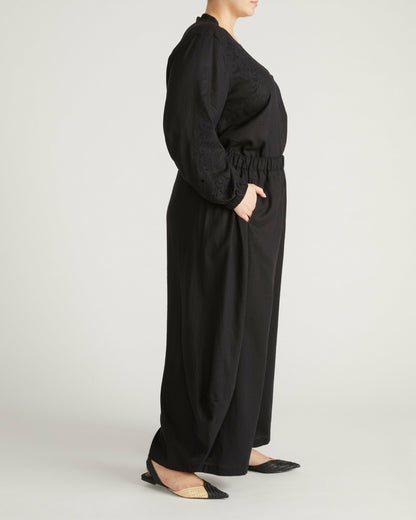 Cosma Barrel Leg Linen Blend Pants - Black | Universal Standard