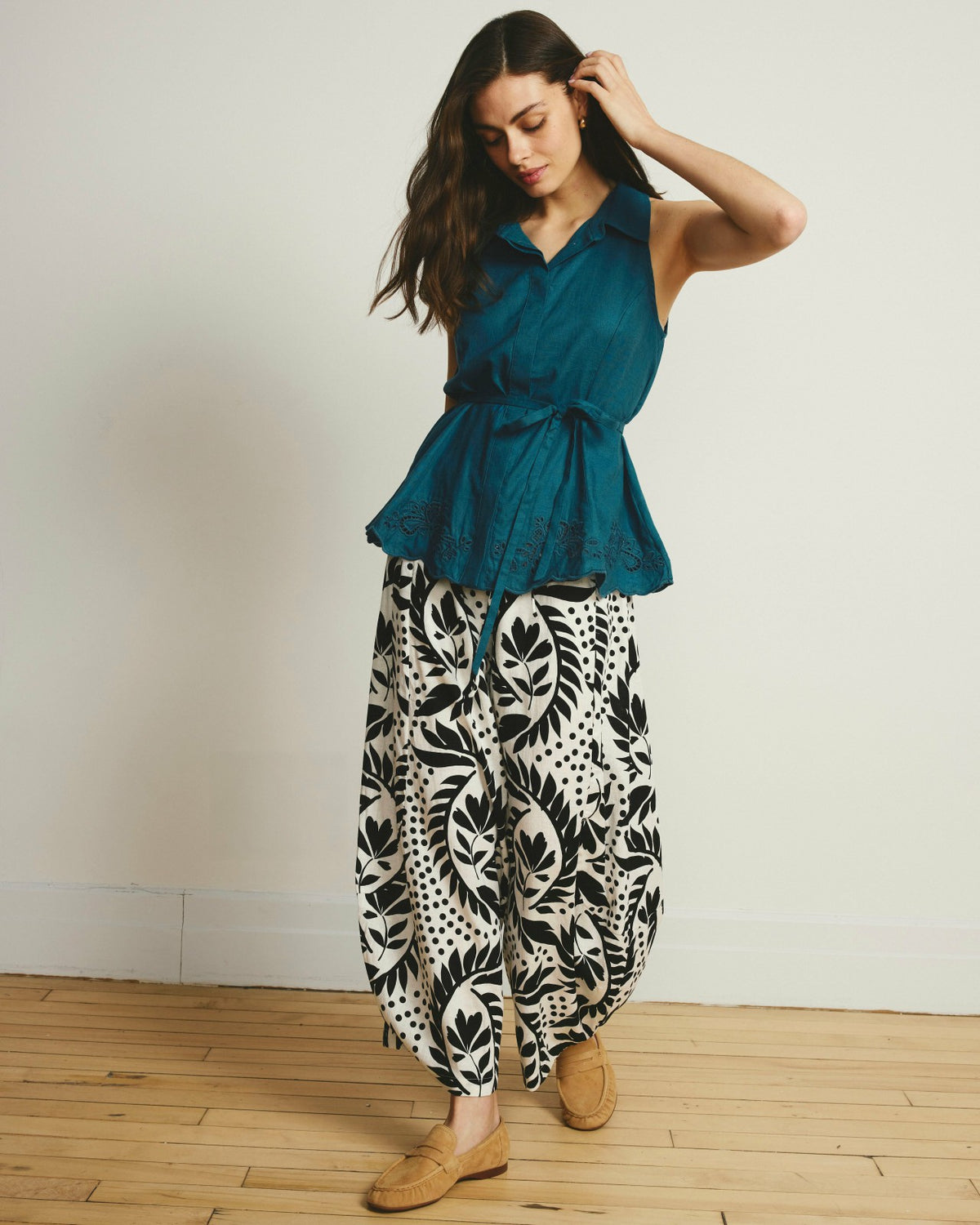 Adelaide Embroidered Sleeveless Linen Blend Shirt - Ink Blue | Universal Standard
