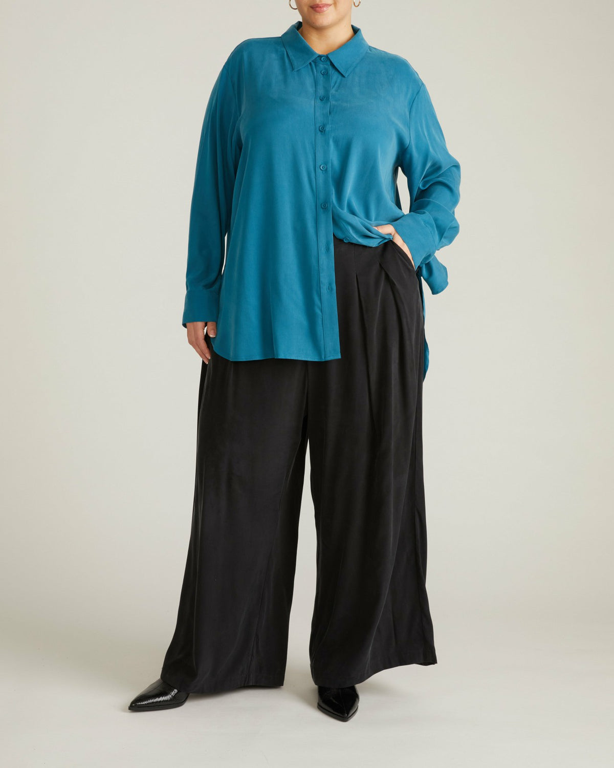 Cooling Stretch Cupro Artist Shirt - Blue Beetle | Universal Standard