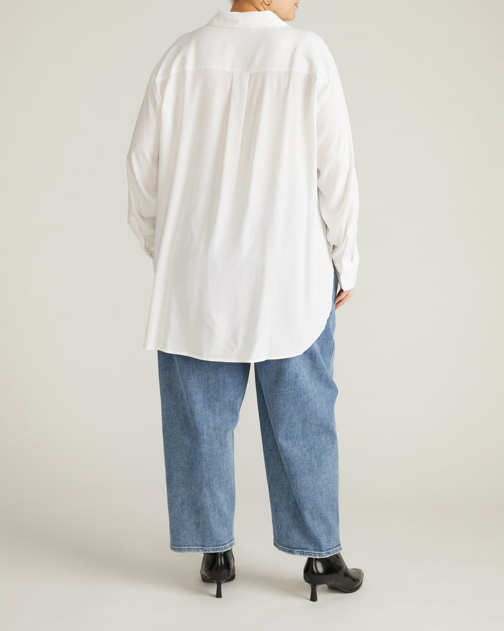 Cooling Stretch Cupro Artist Shirt - White | Universal Standard