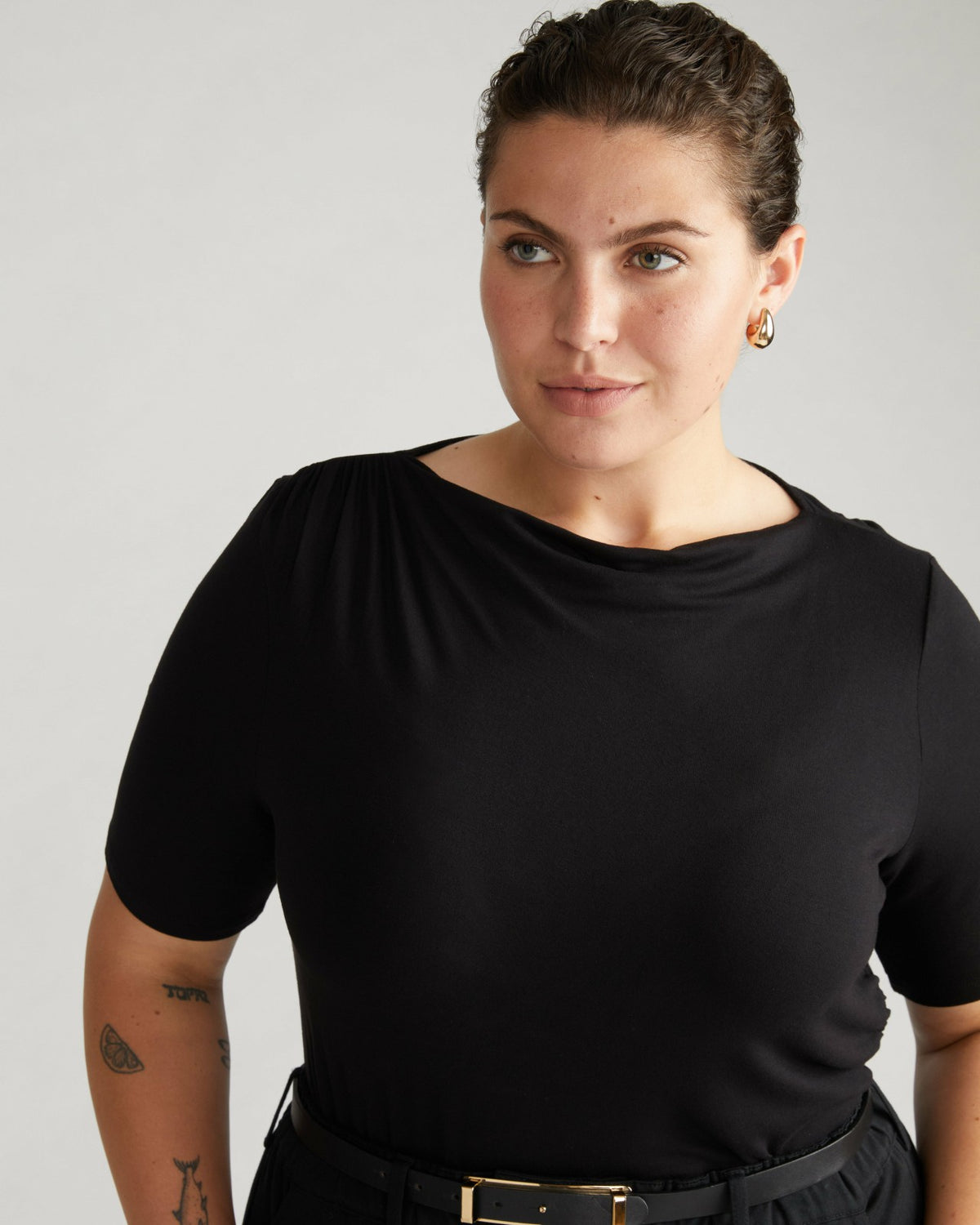 Louise Short Sleeve Liquid Jersey Top - Black | Universal Standard
