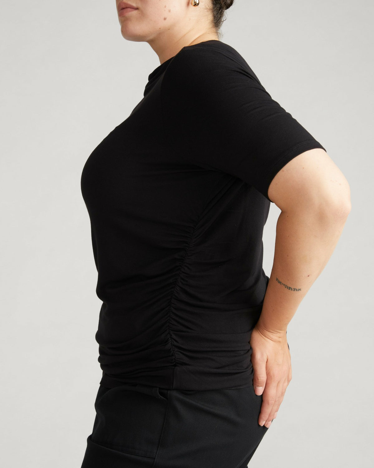 Louise Short Sleeve Liquid Jersey Top - Black | Universal Standard