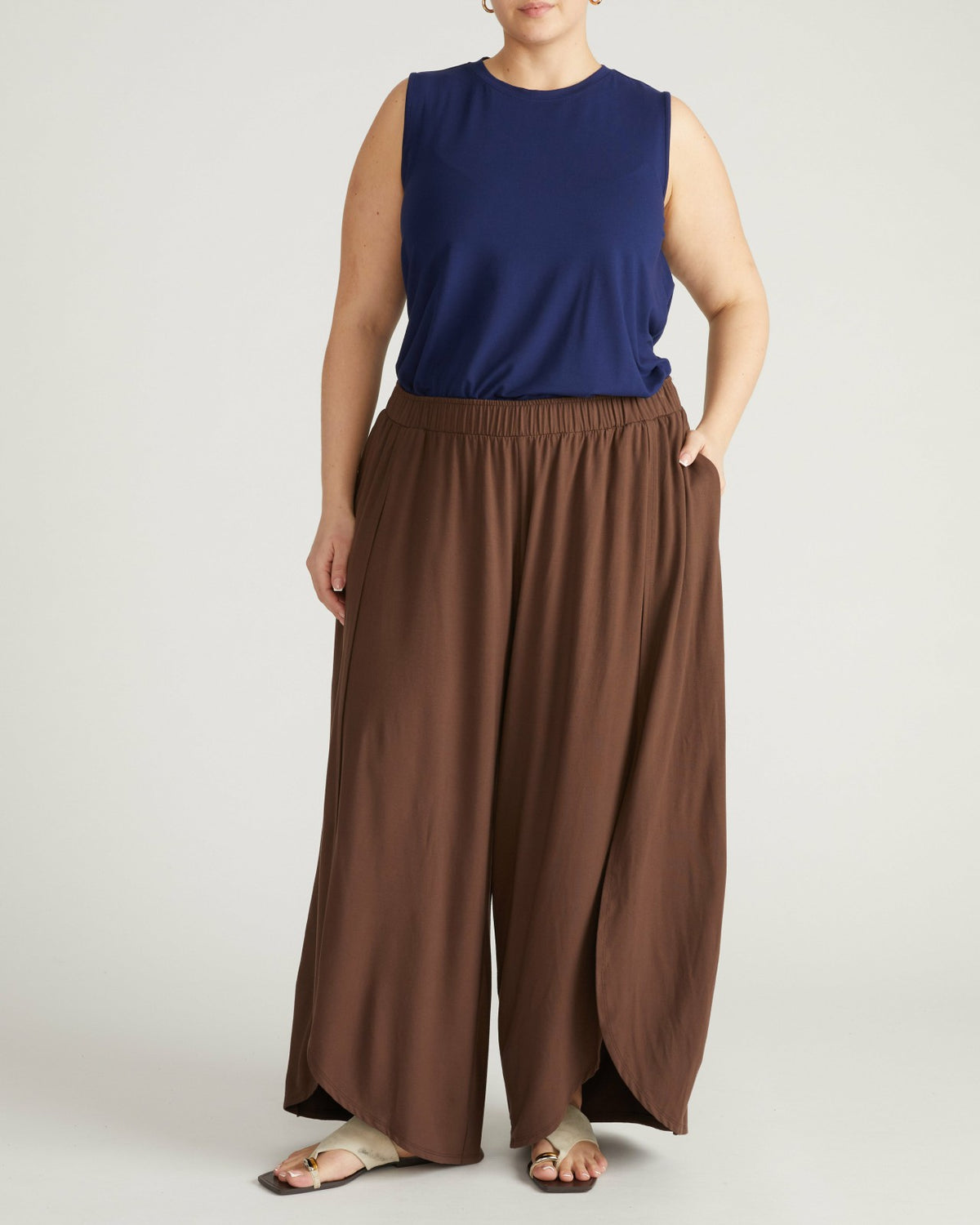 Rey Divine Jersey Pull-On Pants - Peppercorn | Universal Standard