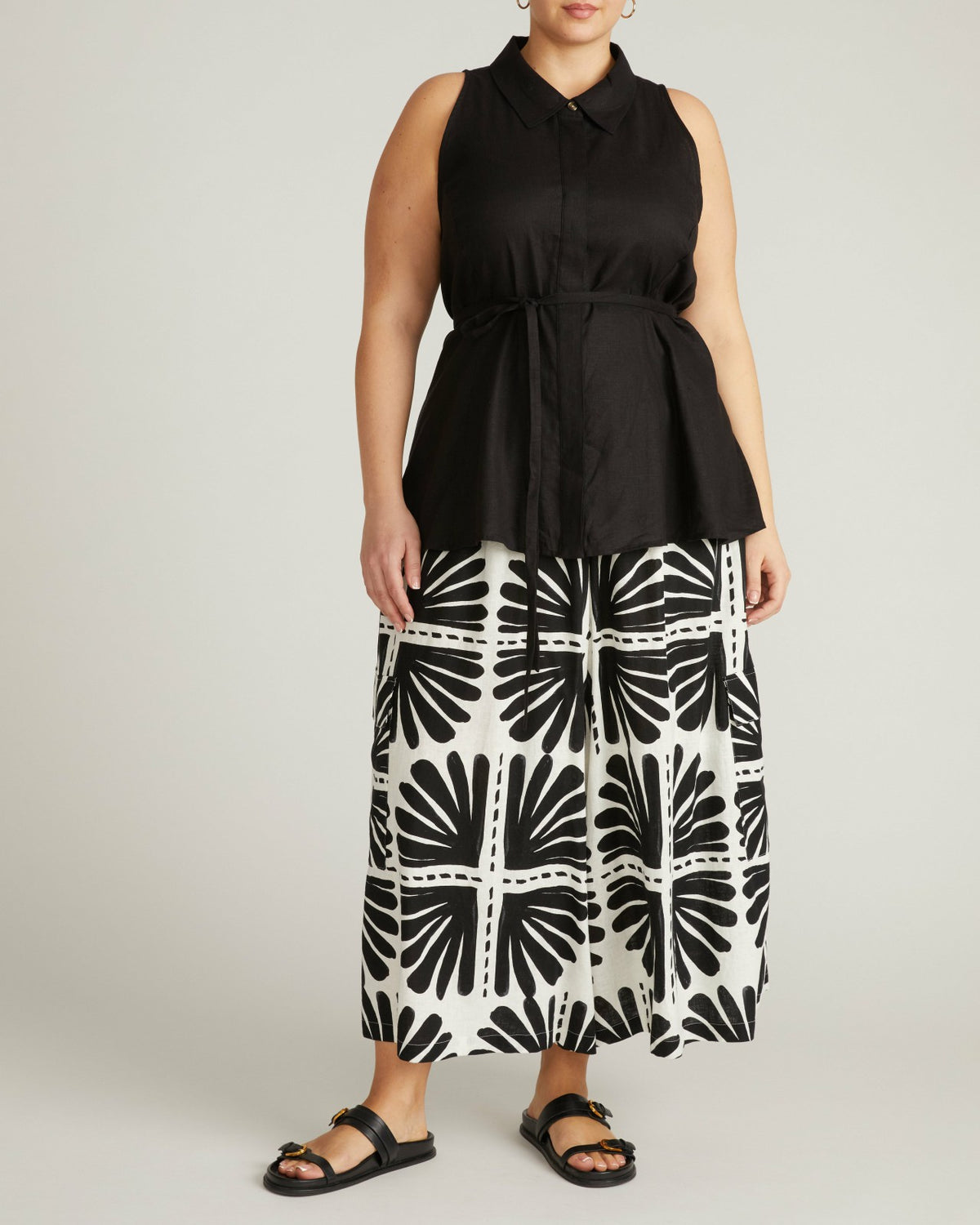 Adelaide Sleeveless Linen Blend Shirt - Black | Universal Standard