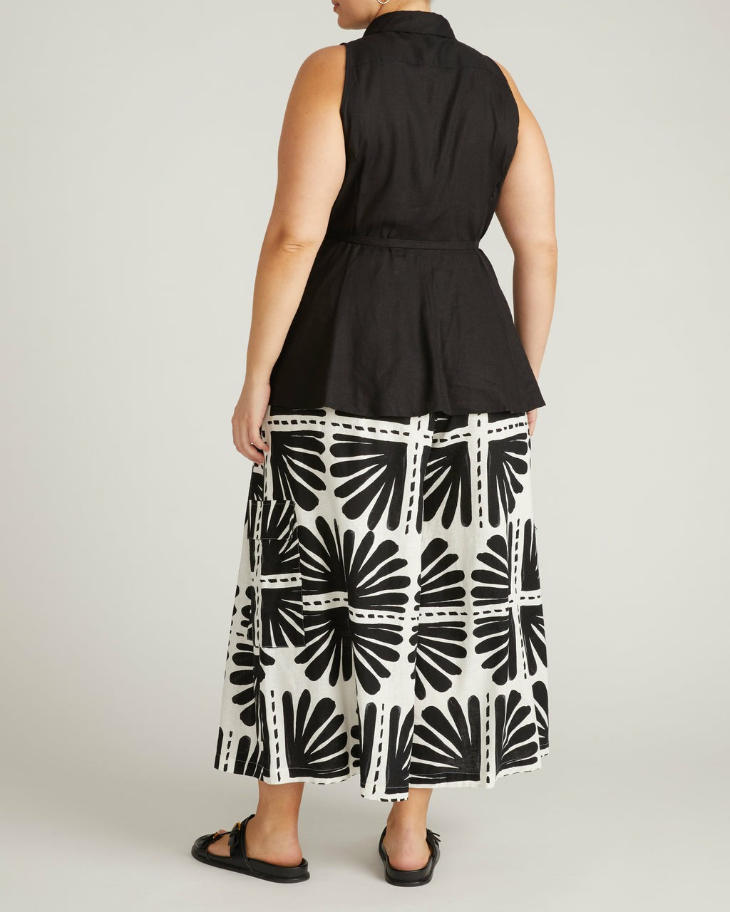 Adelaide Sleeveless Linen Blend Shirt - Black | Universal Standard