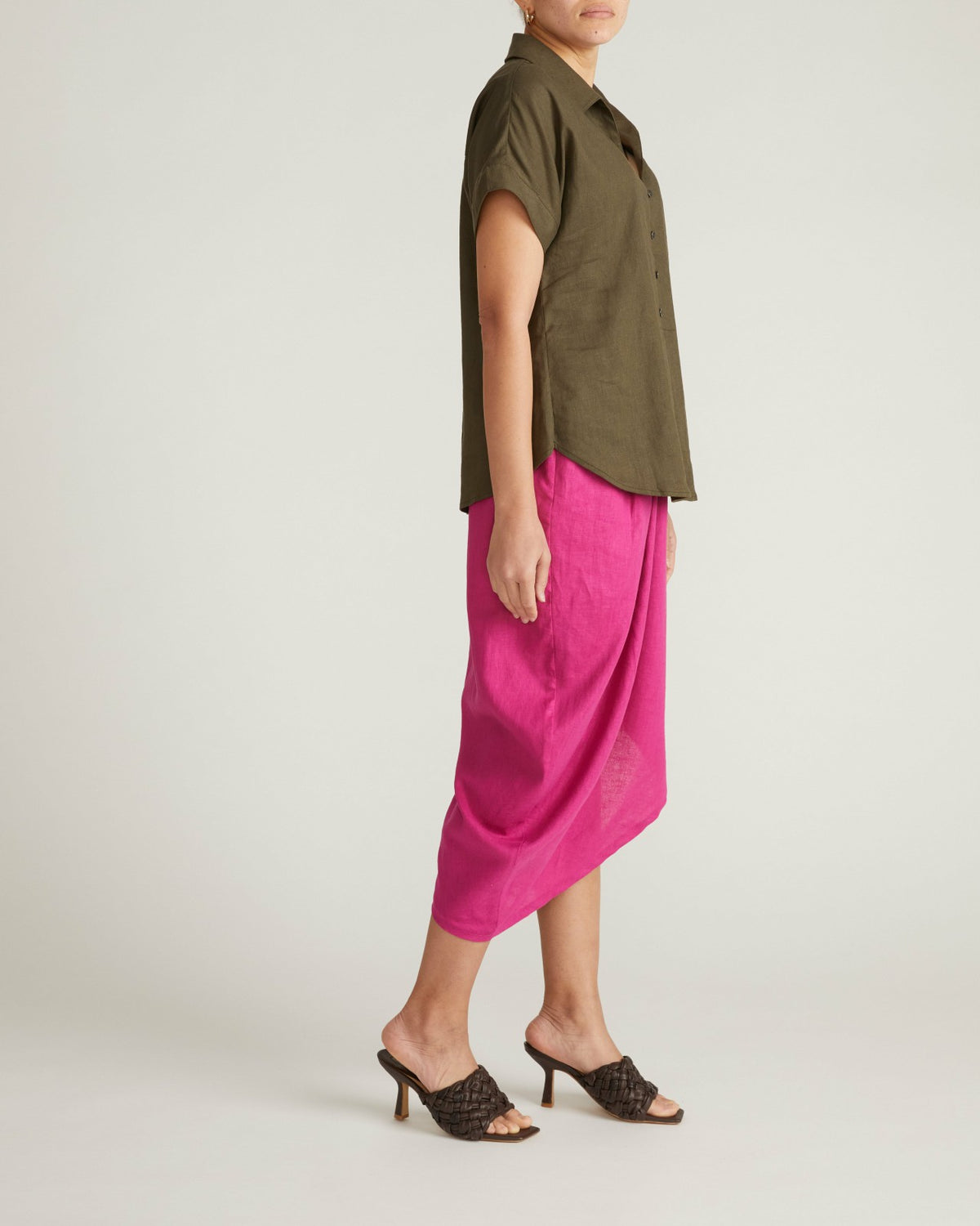 Sandy Short Sleeve Stretch Linen Blend Shirt - Camo | Universal Standard