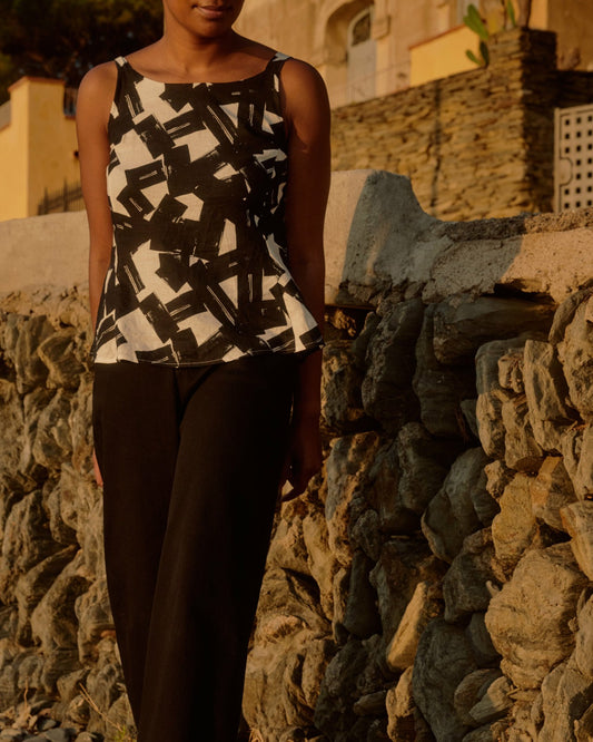 Kuki Sleeveless Linen Blend Top - Santiago Print | Universal Standard