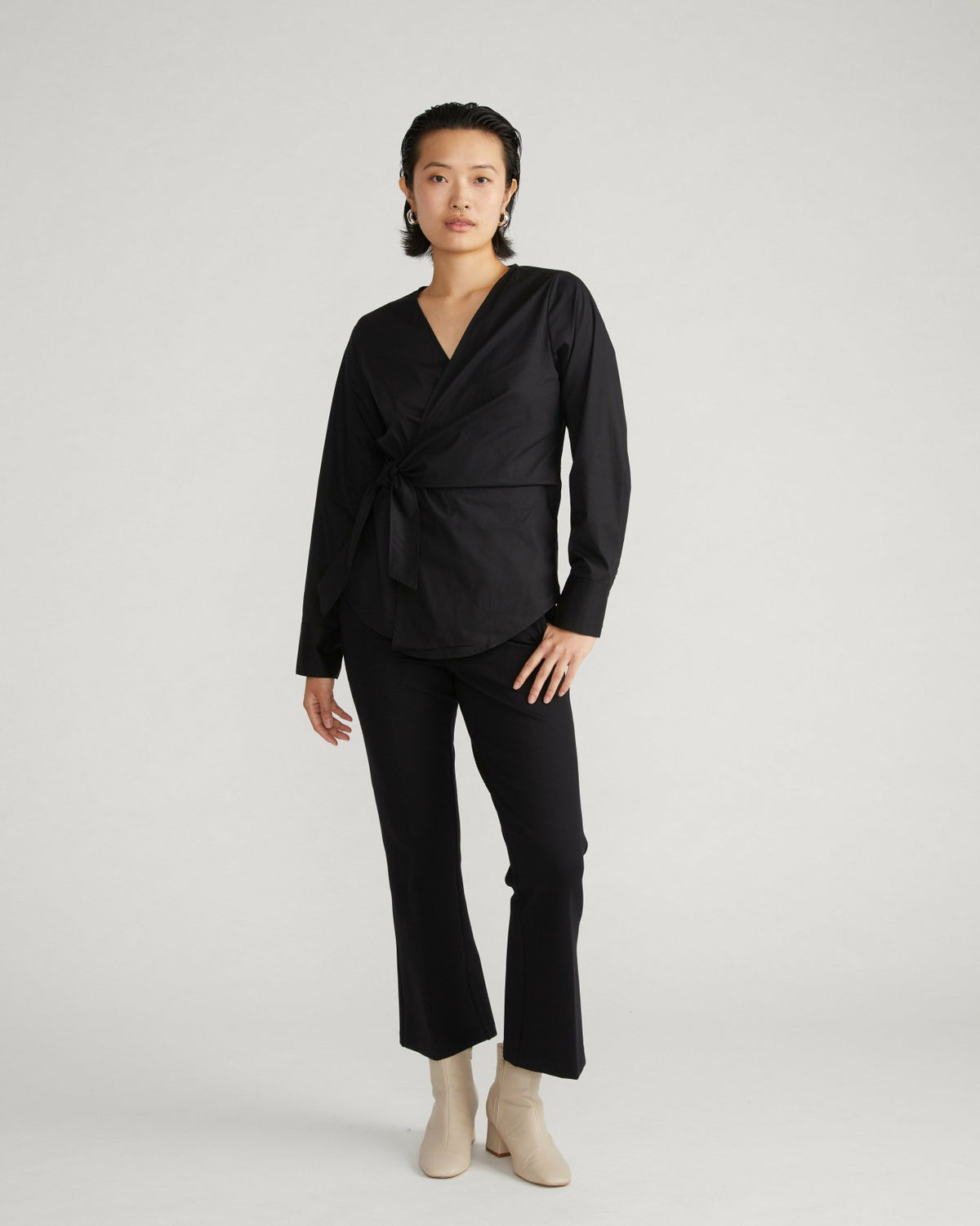 Beacon Stretch Poplin Wrap Shirt - Black | Universal Standard