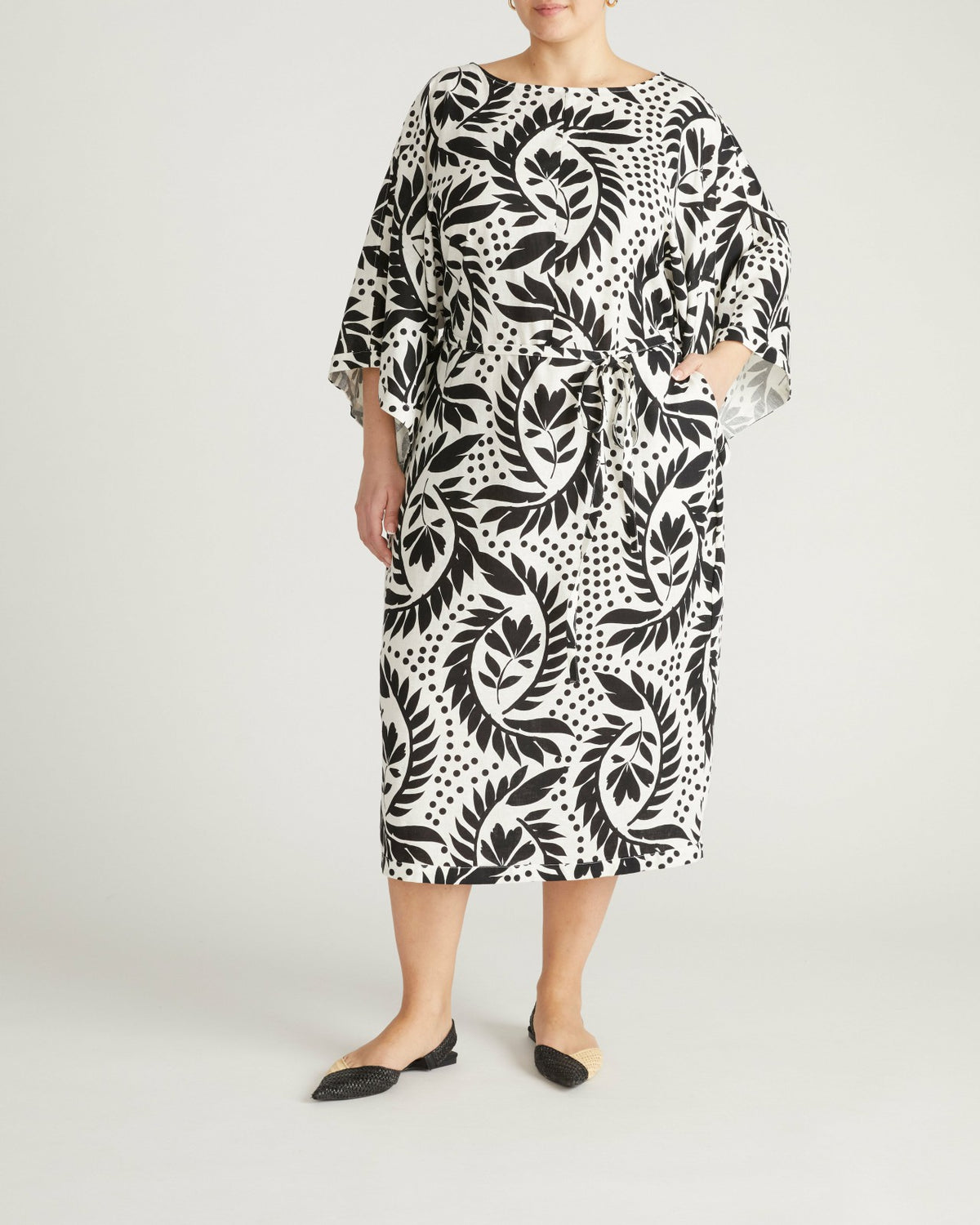 Lio Linen Blend Dress - Vine Print | Universal Standard