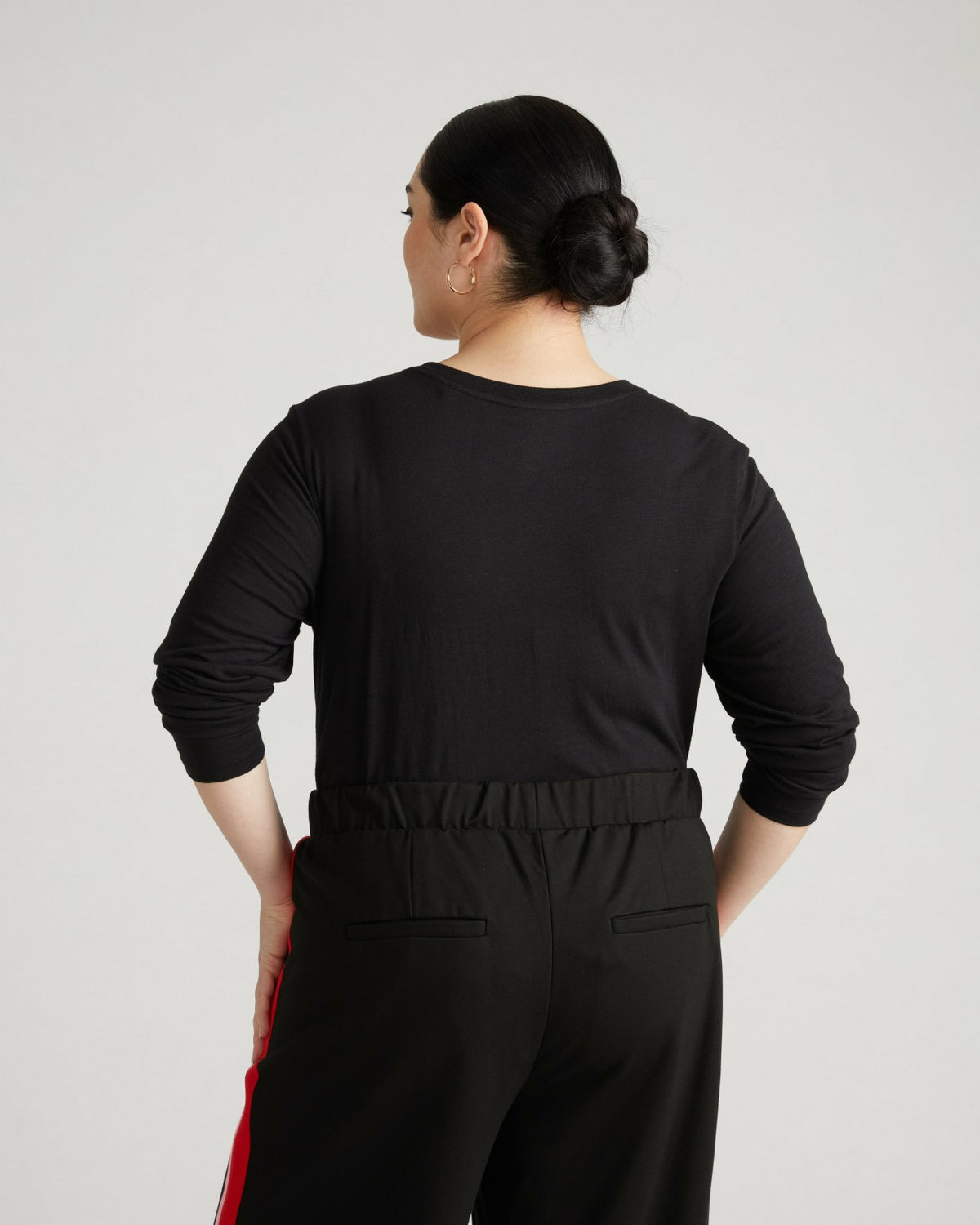 Light-As-Air Long Sleeve V Neck Tee - Black | Universal Standard
